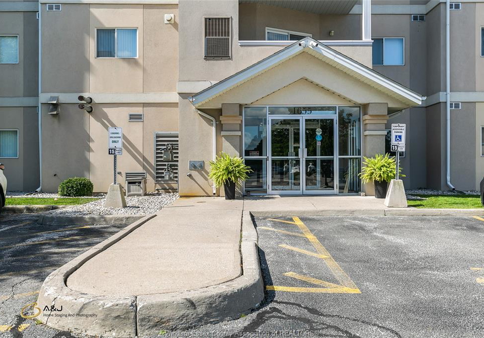 1655-grand-marais-road-west-windsor-ontario-26022191