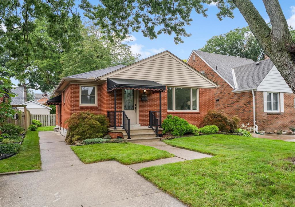2567-windermere-windsor-ontario-26022239