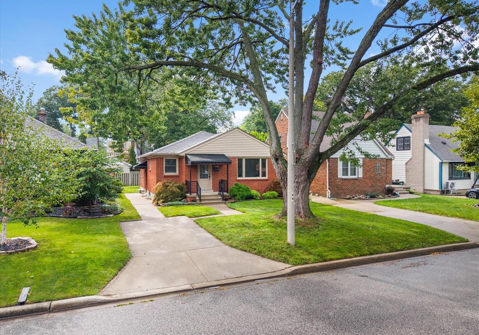 2567-windermere-windsor-ontario-26022239