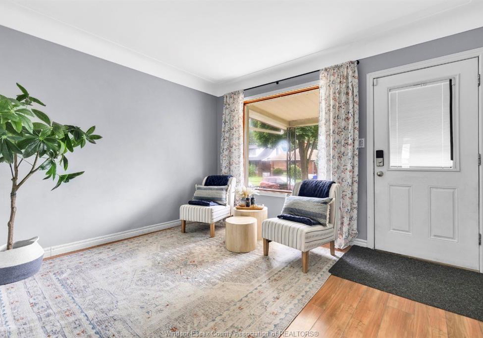 1794-gladstone-windsor-ontario-26022246