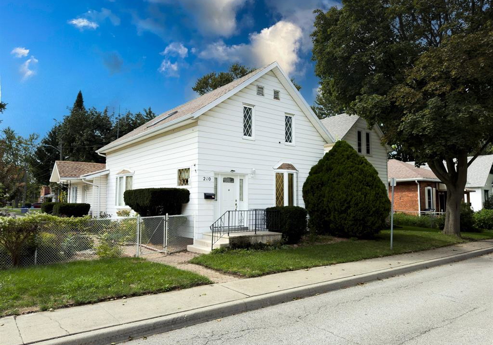 210-adelaide-street-south-chatham-ontario-26022250