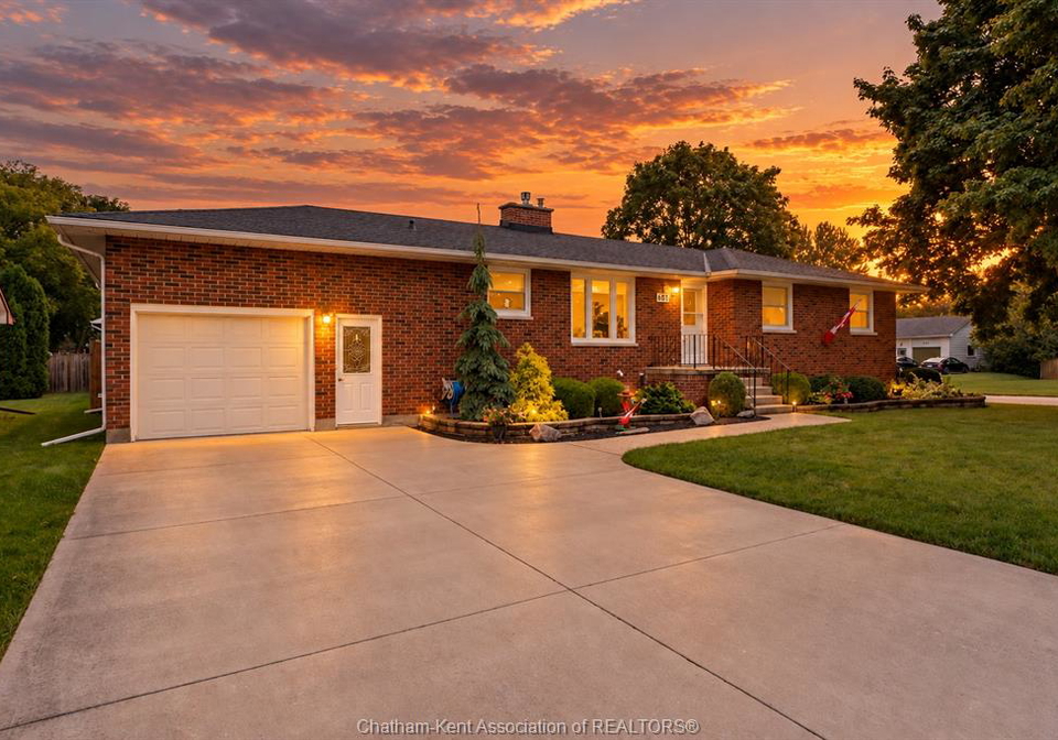 681-centennial-street-plympton-wyoming-ontario-26022274