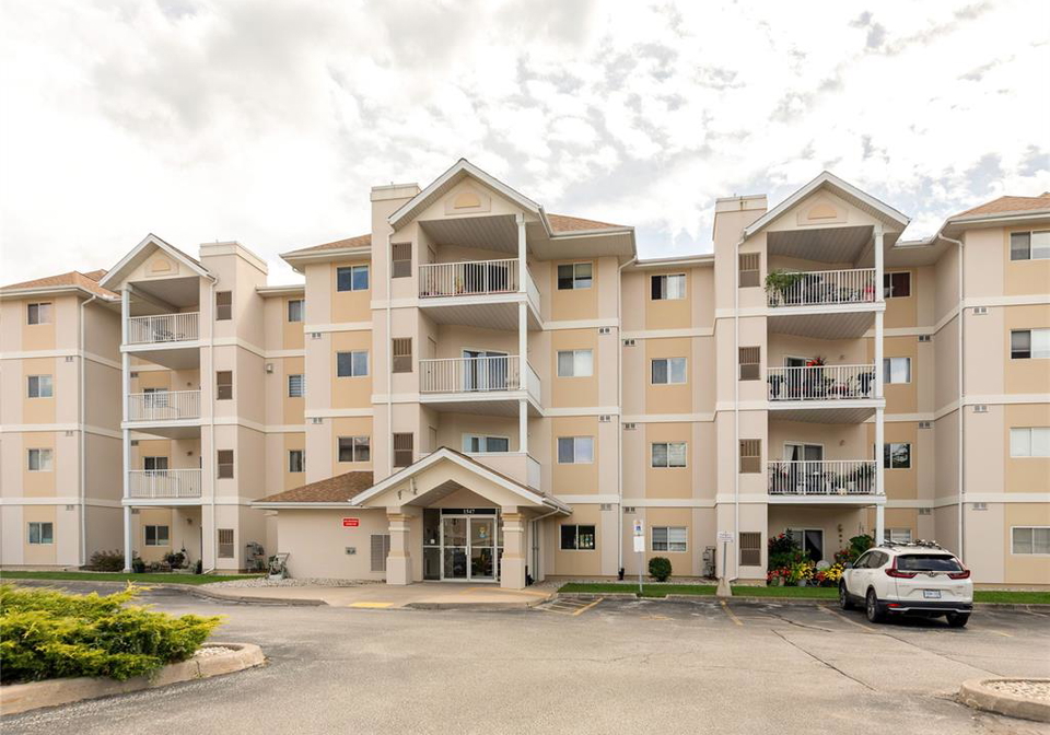 1547-grand-marais-road-west-windsor-ontario-26022275