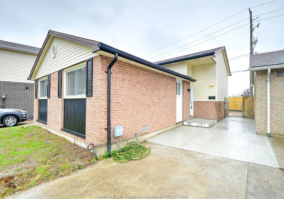1411-bayswater-crescent-windsor-ontario-26022283