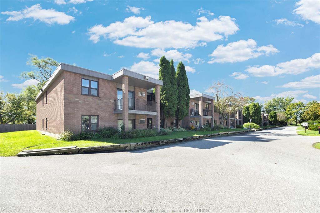 12-montgomery-wallaceburg-ontario-26022284
