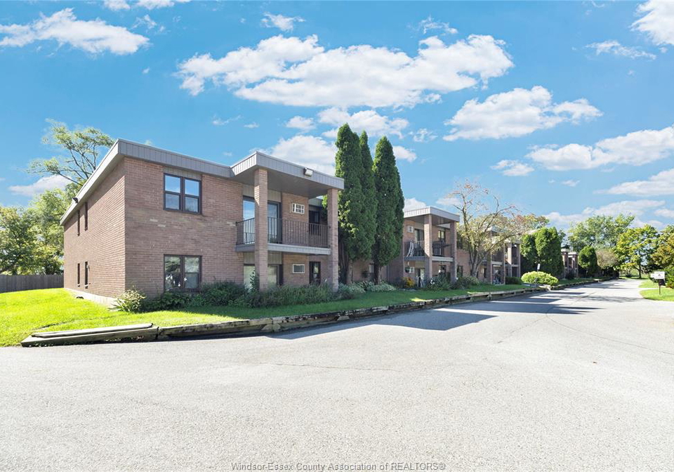 12-montgomery-wallaceburg-ontario-26022284