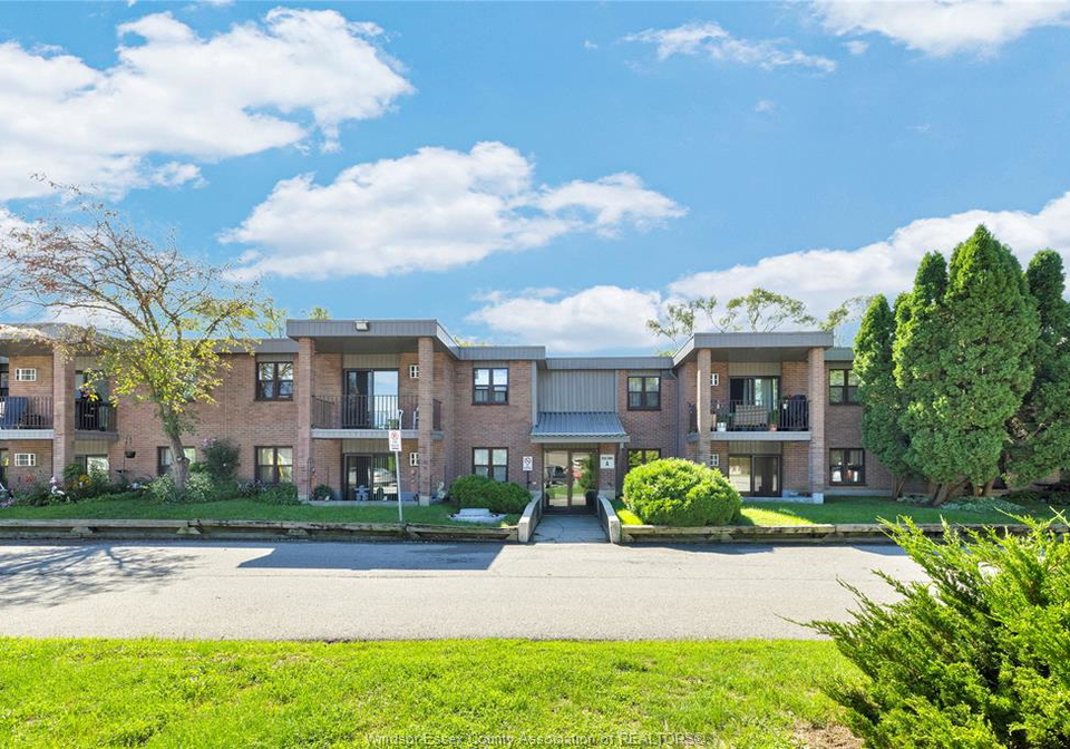 12-montgomery-wallaceburg-ontario-26022284