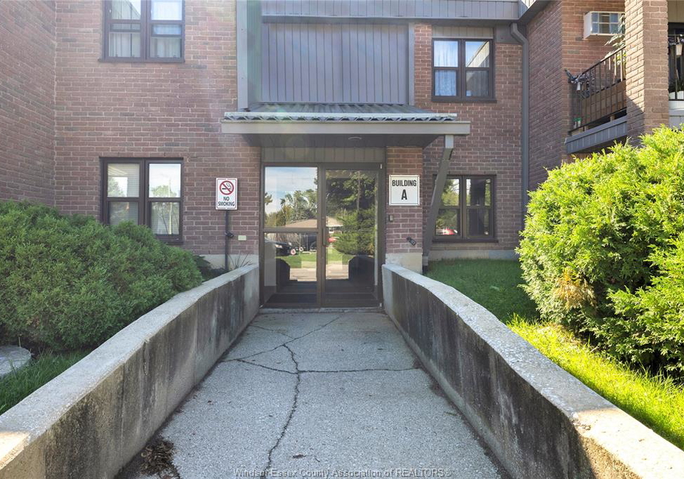 12-montgomery-wallaceburg-ontario-26022284