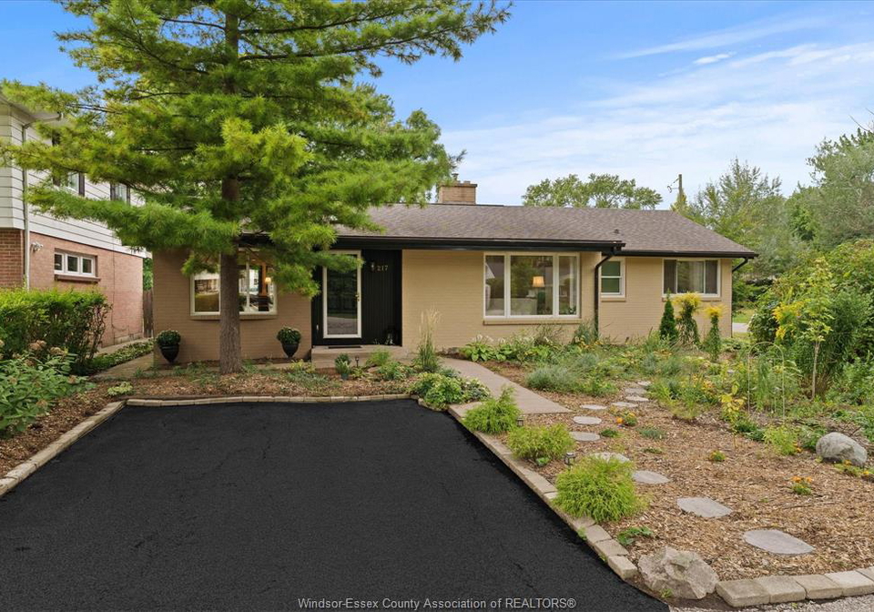 217-arlington-boulevard-tecumseh-ontario-26022291