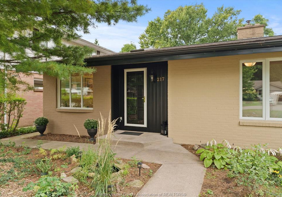 217-arlington-boulevard-tecumseh-ontario-26022291