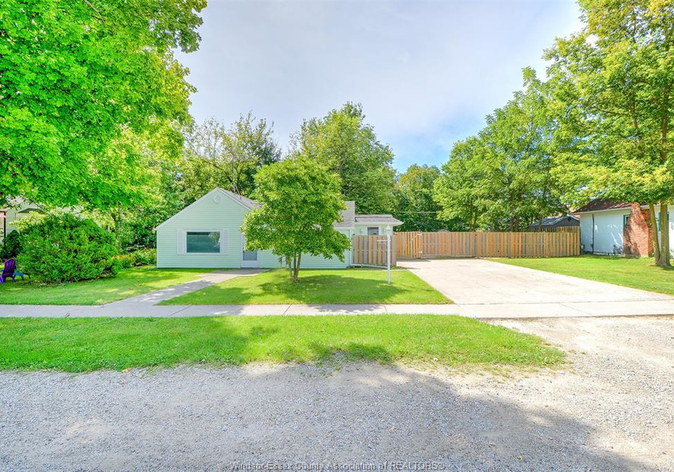 233-centre-street-east-harrow-ontario-26022293