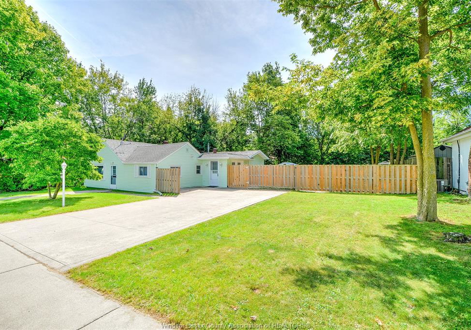 233-centre-street-east-harrow-ontario-26022293