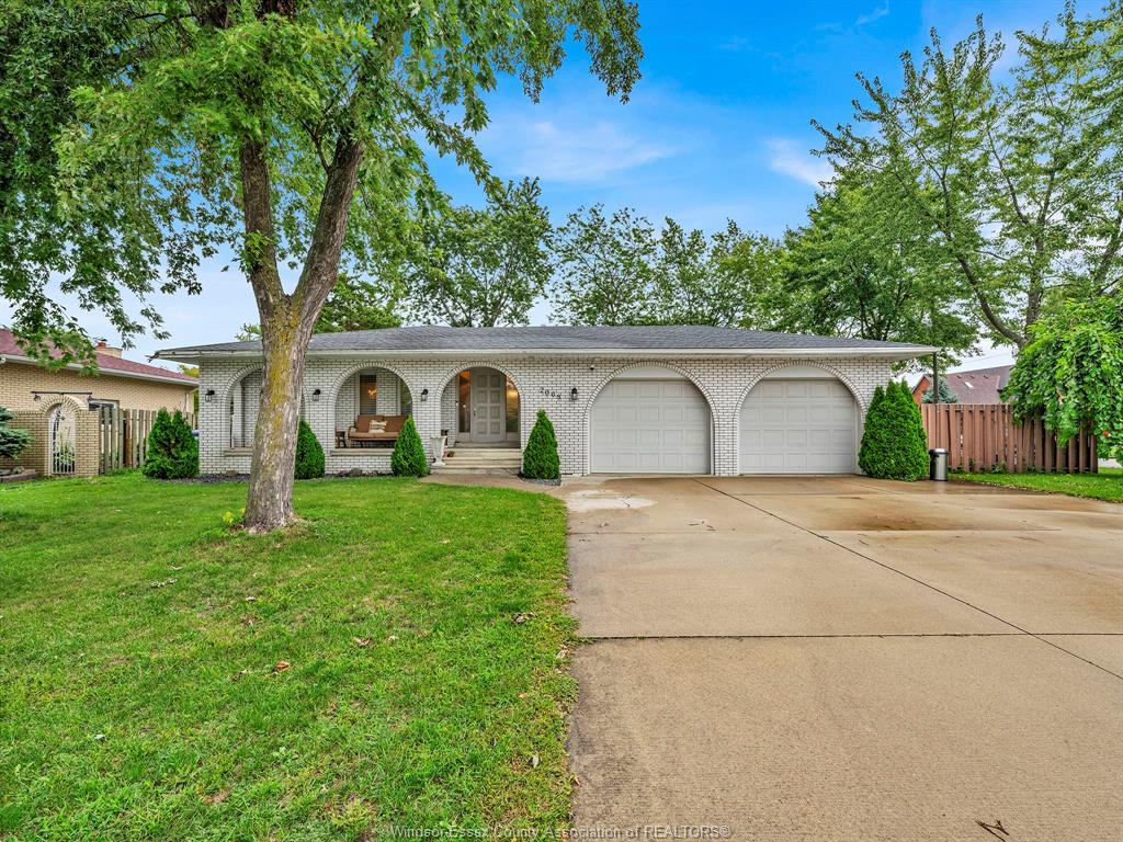 2068-lesperance-tecumseh-ontario-26022303