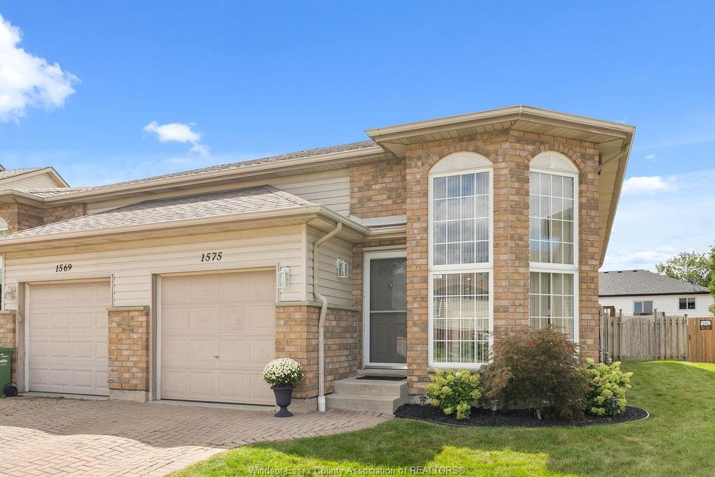1575-vollans-street-lasalle-ontario-26022315