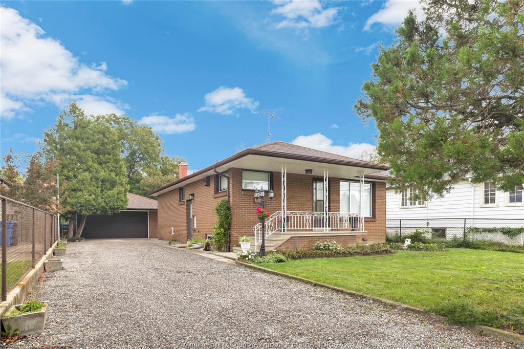 2680-jos-st-louis-windsor-ontario-26022317