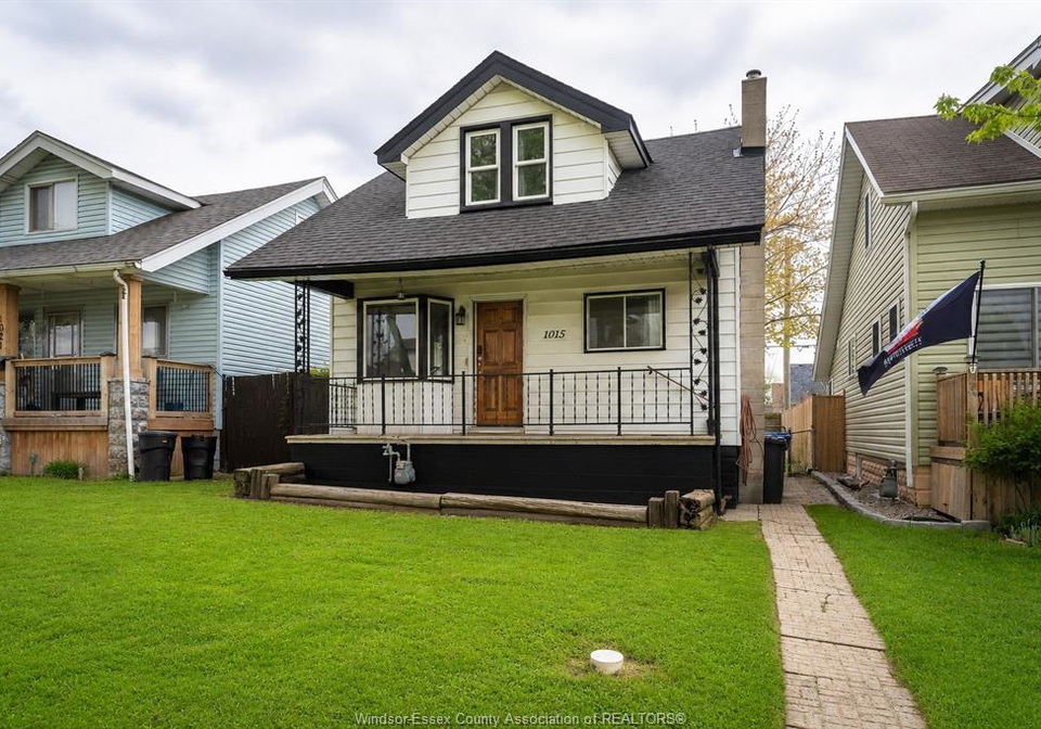 1015-oak-windsor-ontario-26022352