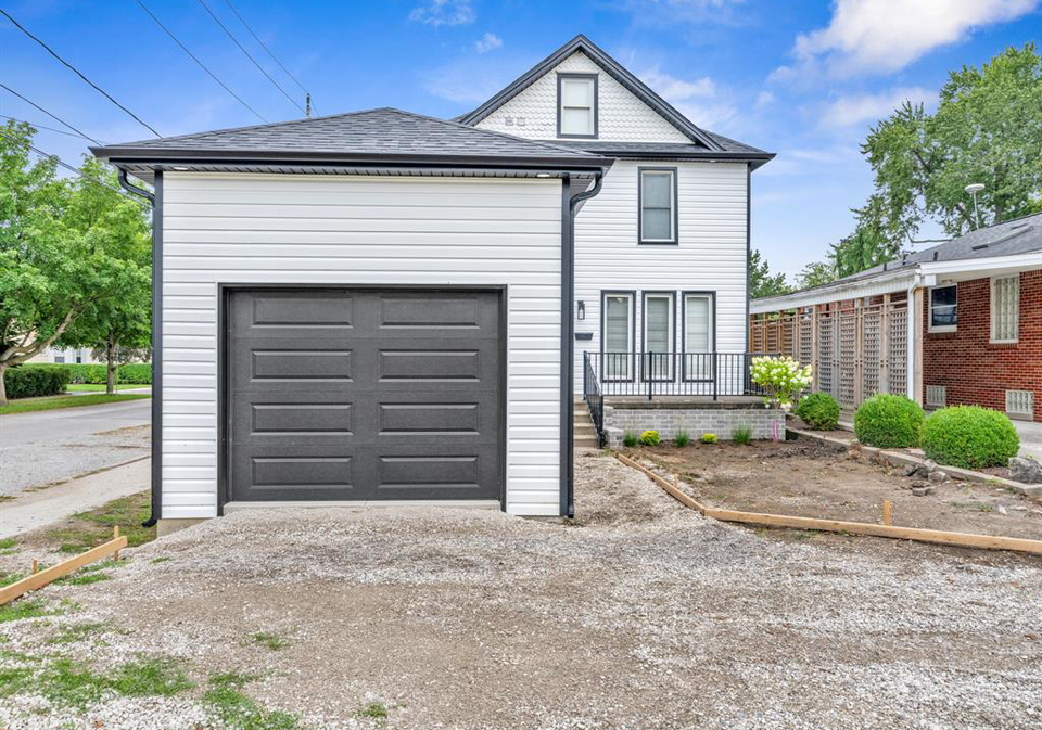 8385-riverside-drive-east-windsor-ontario-26022355