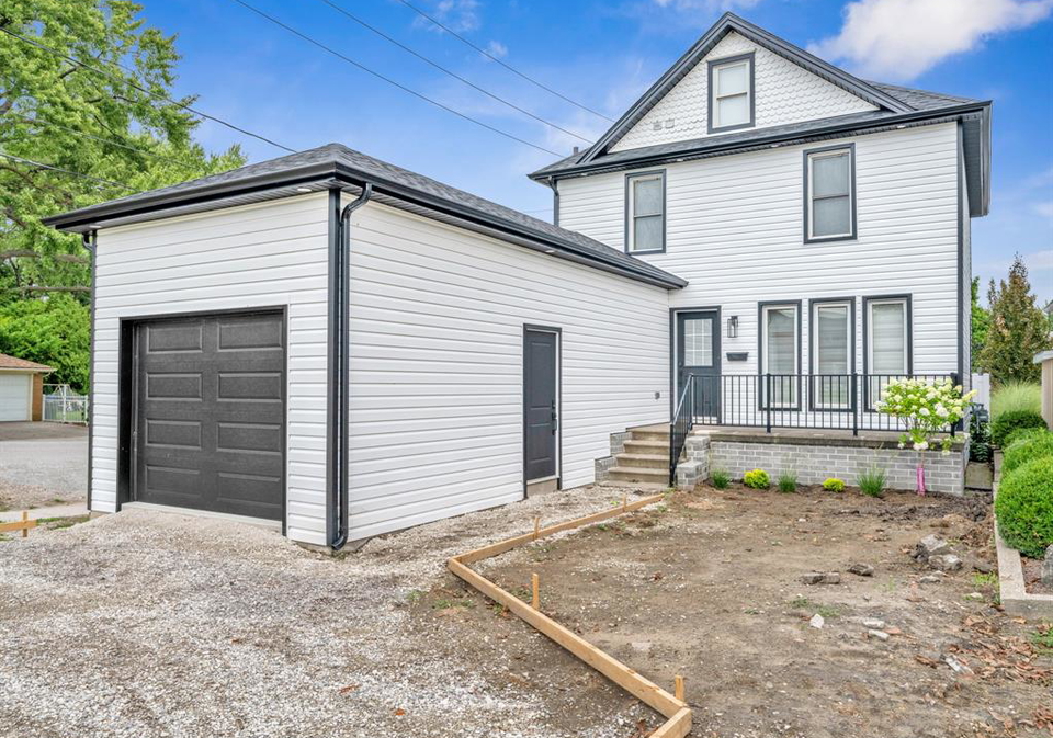 8385-riverside-drive-east-windsor-ontario-26022355