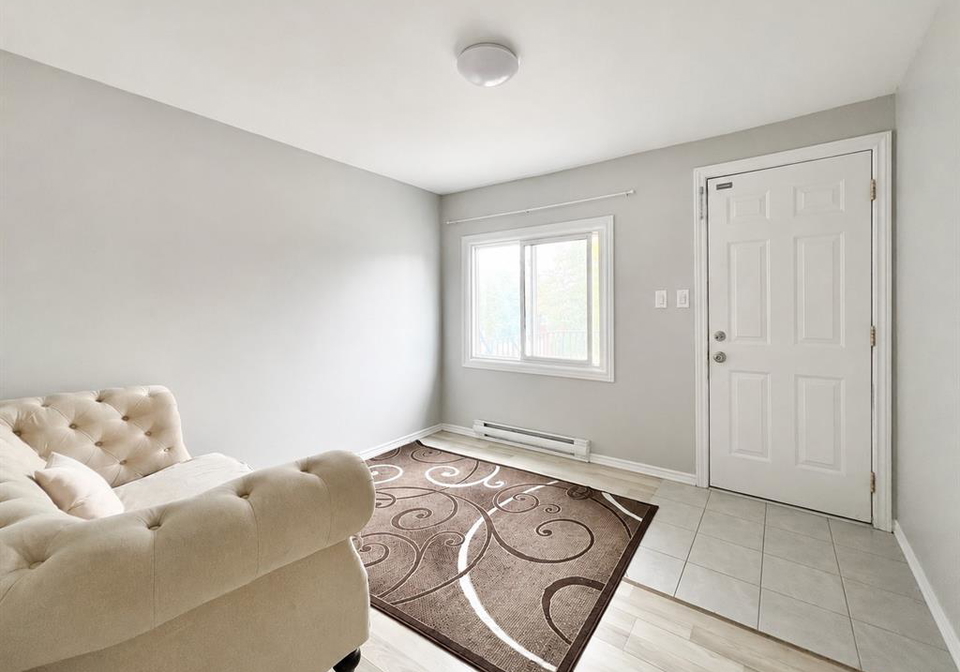 902-elsmere-avenue-windsor-ontario-26022363