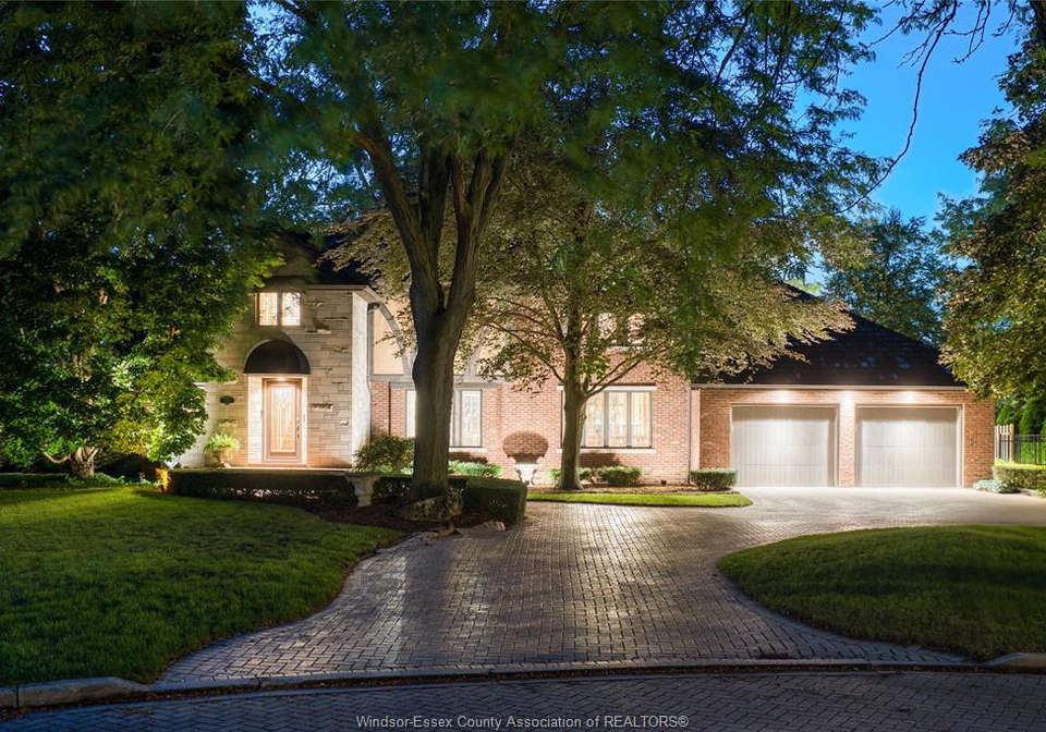 512-bedford-court-windsor-ontario-26022372