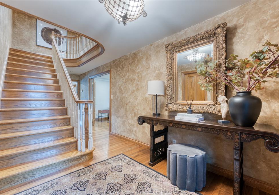 512-bedford-court-windsor-ontario-26022372