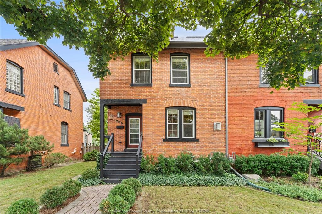 786-monmouth-windsor-ontario-26022375
