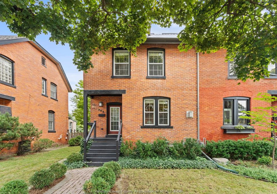 786-monmouth-windsor-ontario-26022375