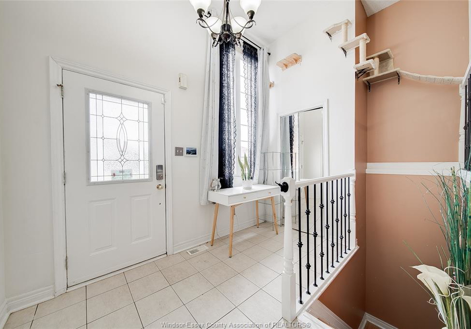 1565-heatherglen-tecumseh-ontario-26022398