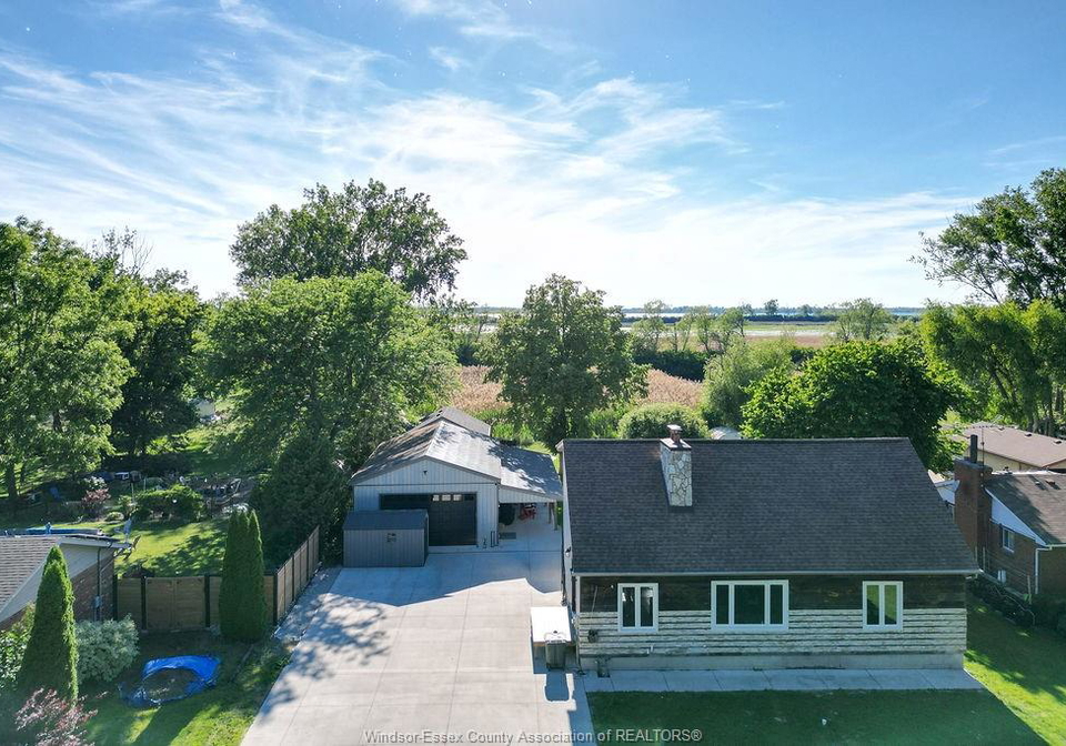 2040-front-road-north-amherstburg-ontario-26022407