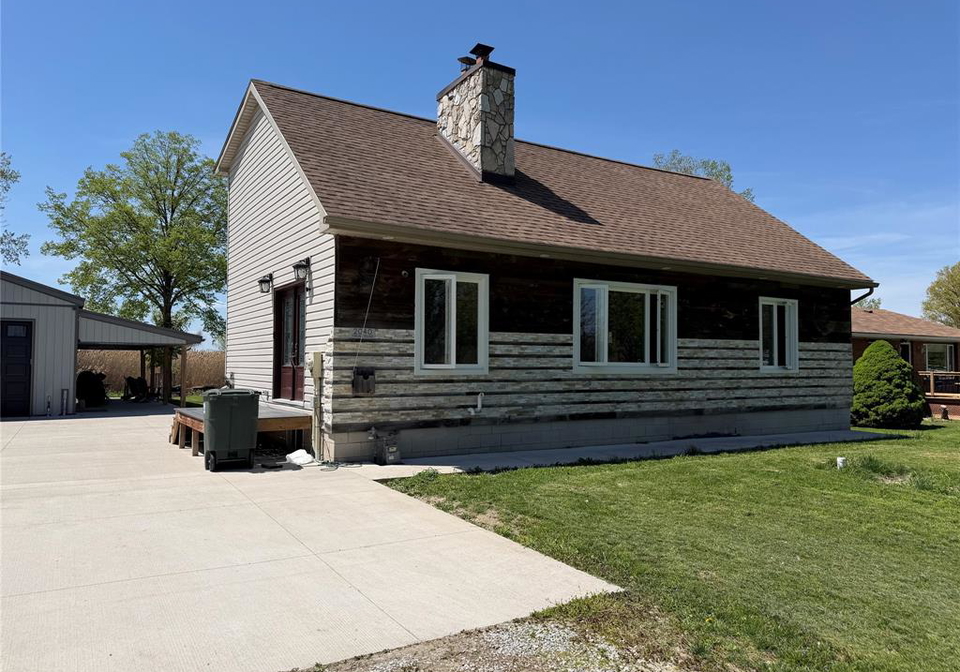 2040-front-road-north-amherstburg-ontario-26022407