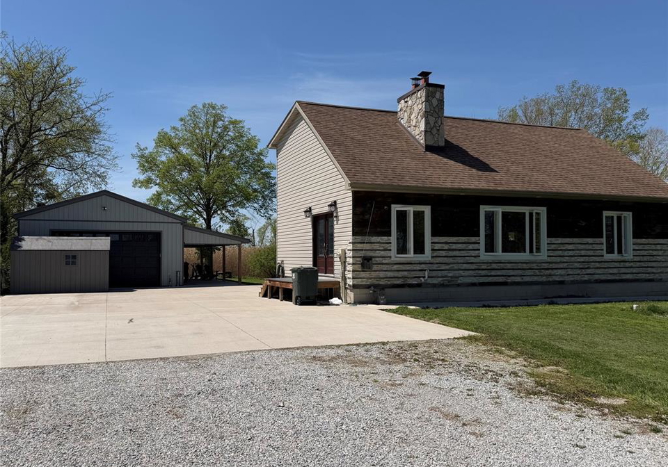 2040-front-road-north-amherstburg-ontario-26022407