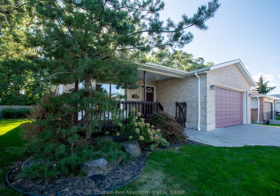 24-churchill-park-road-chatham-ontario-26022413