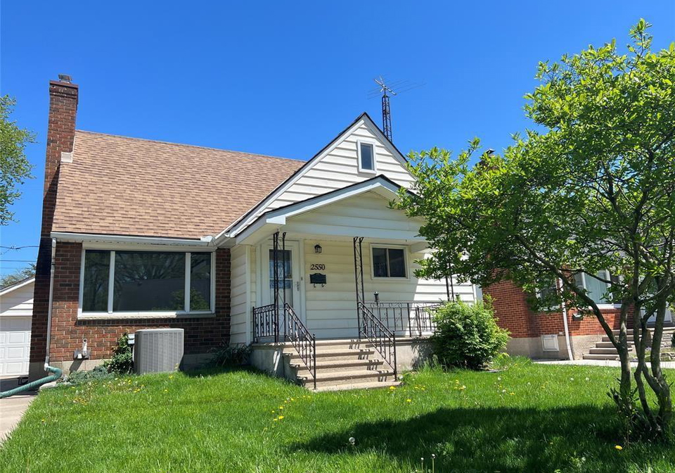 2550-windermere-windsor-ontario-26022416