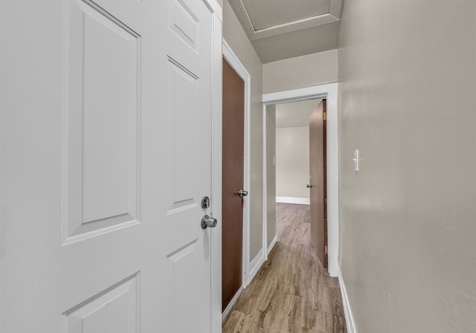 669-park-windsor-ontario-26022435