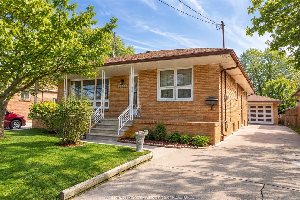 2666-jos-st-louis-windsor-ontario-26022447