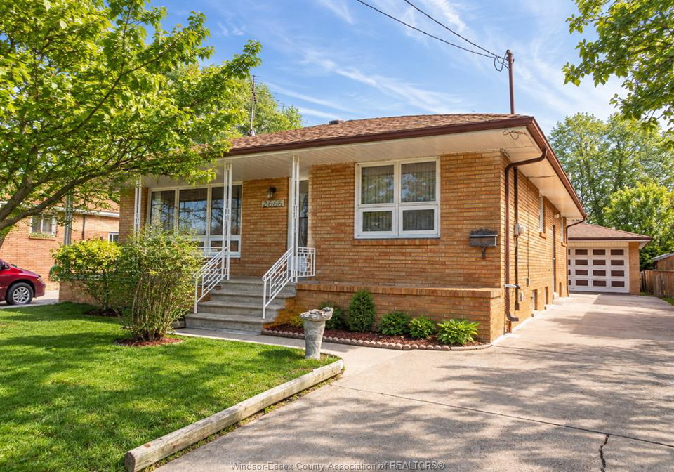 2666-jos-st-louis-windsor-ontario-26022447