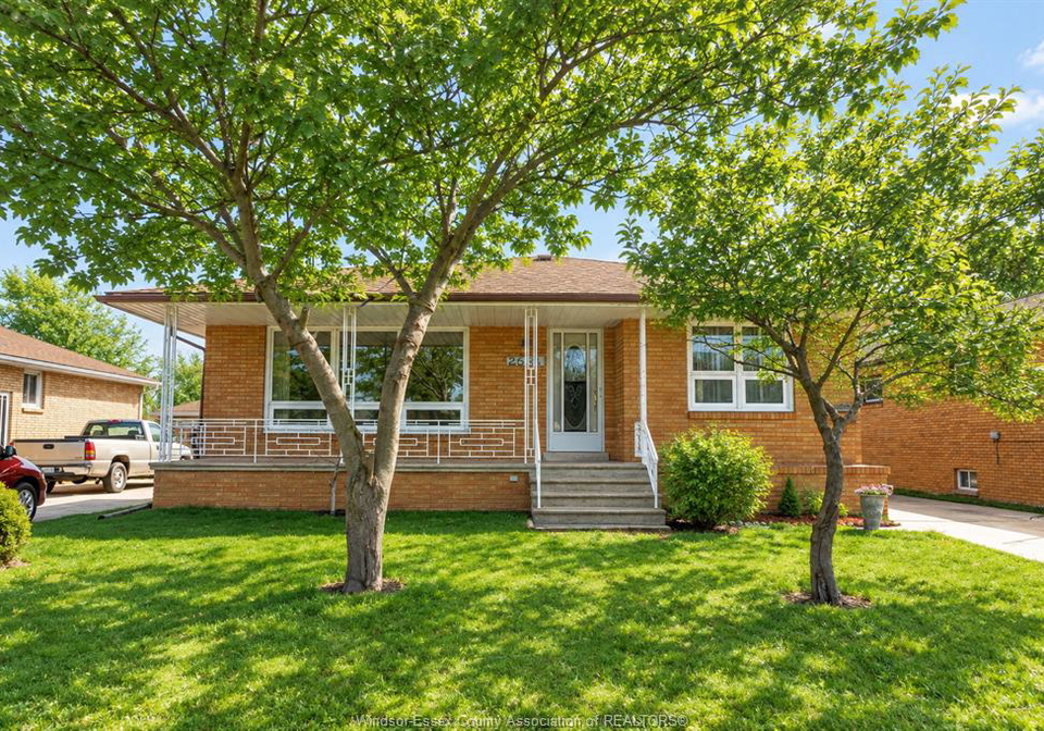 2666-jos-st-louis-windsor-ontario-26022447