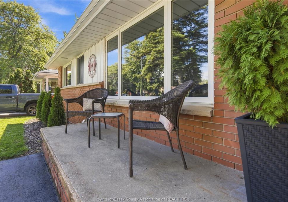 1035-riverdale-windsor-ontario-26022451