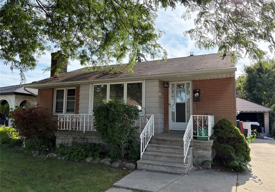 1255-dot-windsor-ontario-26022455