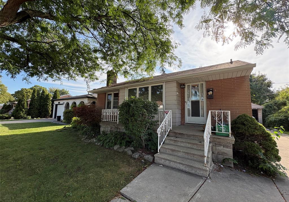 1255-dot-windsor-ontario-26022455