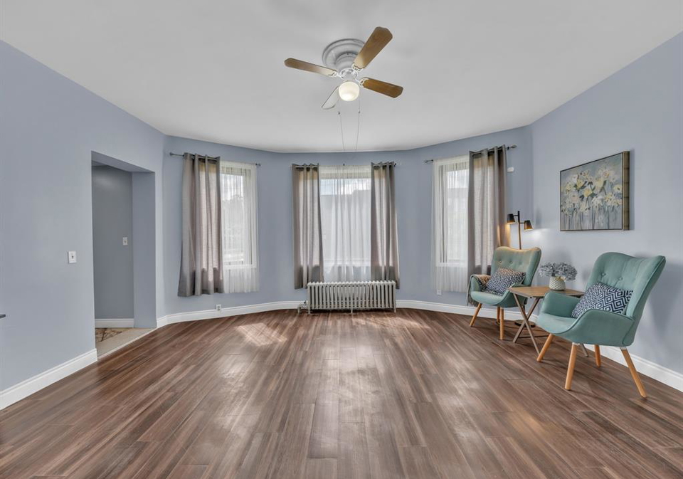 677-marentette-windsor-ontario-26022457