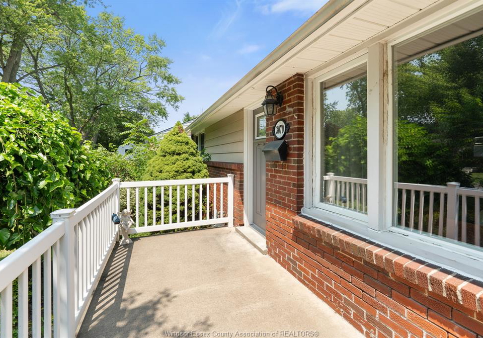 3070-dandurand-windsor-ontario-26022469