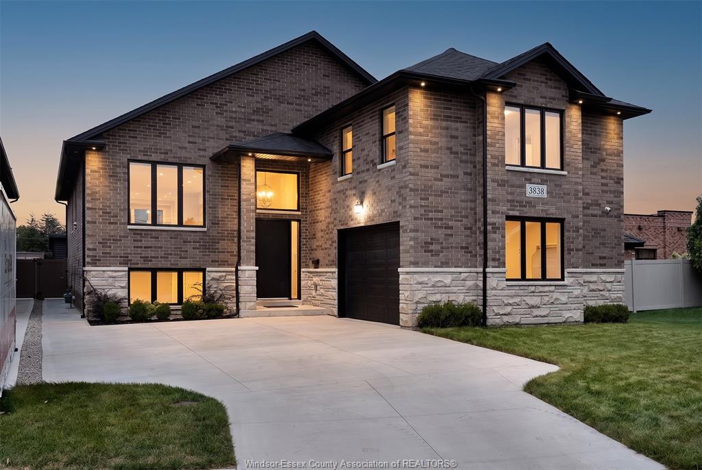 3838-ronald-windsor-ontario-26022472