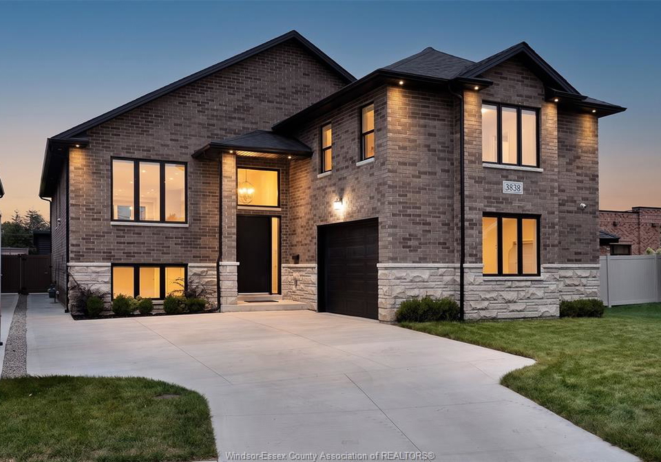 3838-ronald-windsor-ontario-26022472