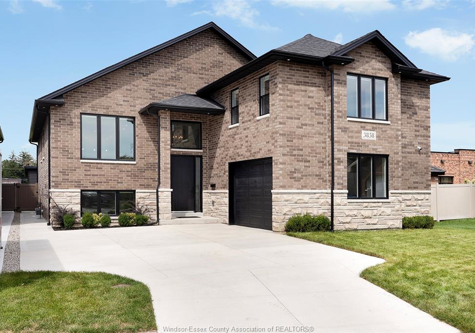3838-ronald-windsor-ontario-26022472