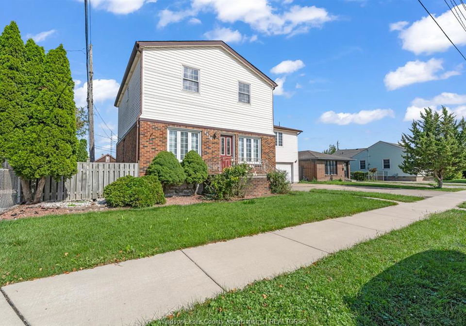 2416-mercer-street-windsor-ontario-26022474