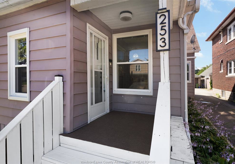253-pierre-avenue-windsor-ontario-26022479