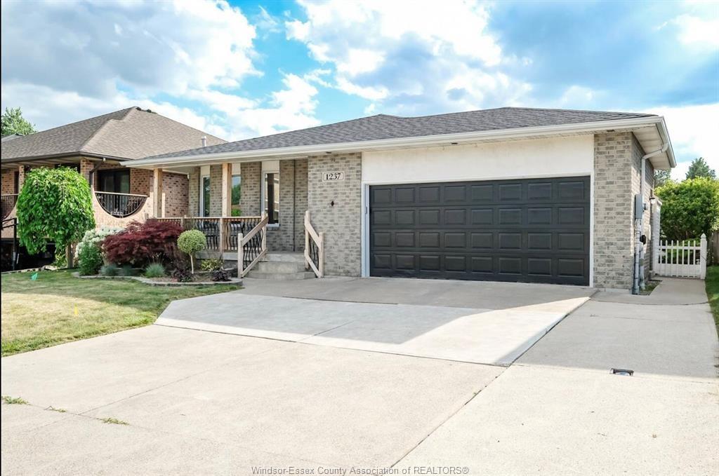 1237-kenwick-way-lasalle-ontario-26022481