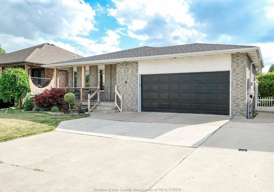 1237-kenwick-way-lasalle-ontario-26022481