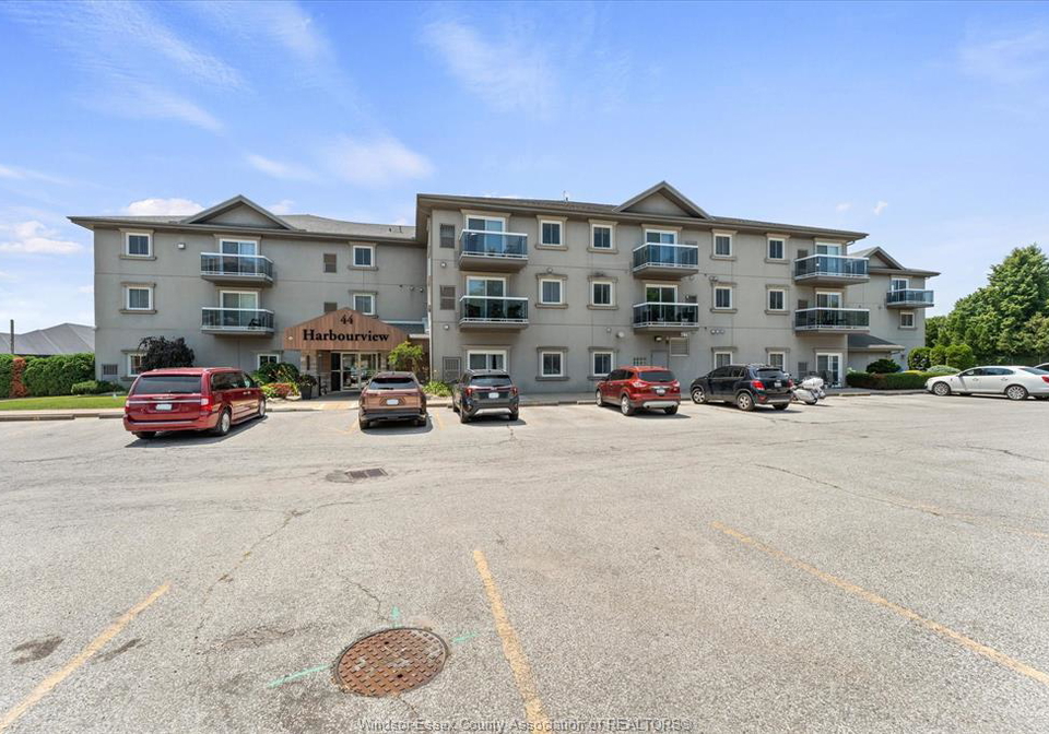 44-robson-road-leamington-ontario-26022491